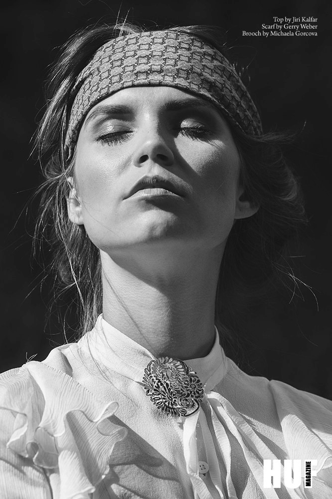 MICHAELA GORCOVÁ Brož Slepička pozlacená