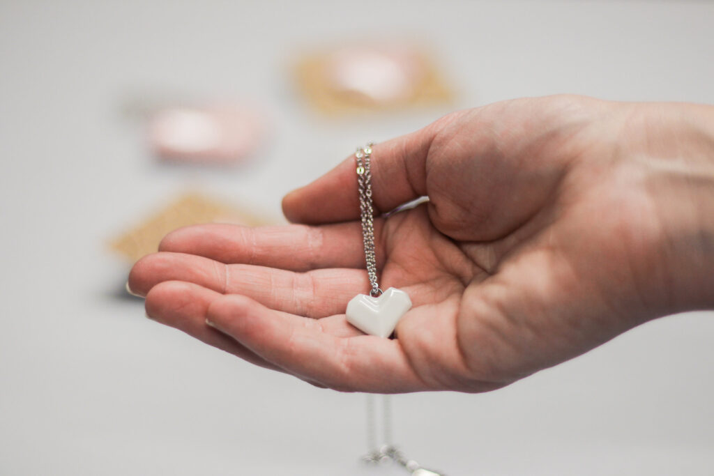 STEHLIK DESIGN Náhrdelník Porcelánové SRDCE origami růžové