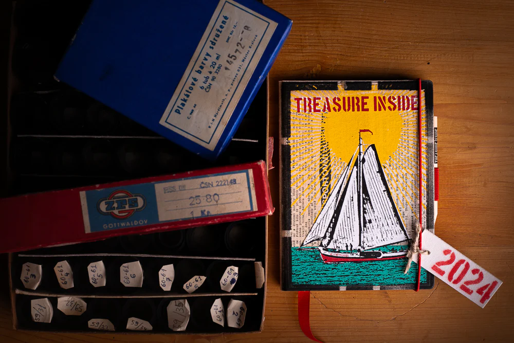 DEAFMESSANGER Velký Diář 2024 - Treasure Inside