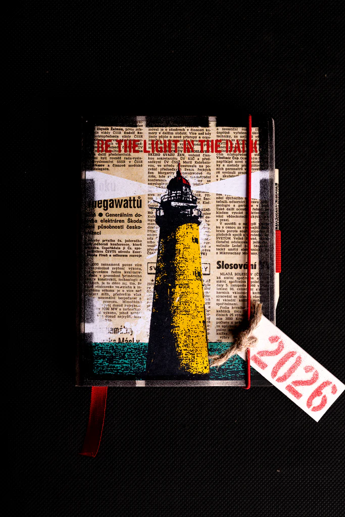 DEAFMESSANGER Diář 2026 Lighthouse