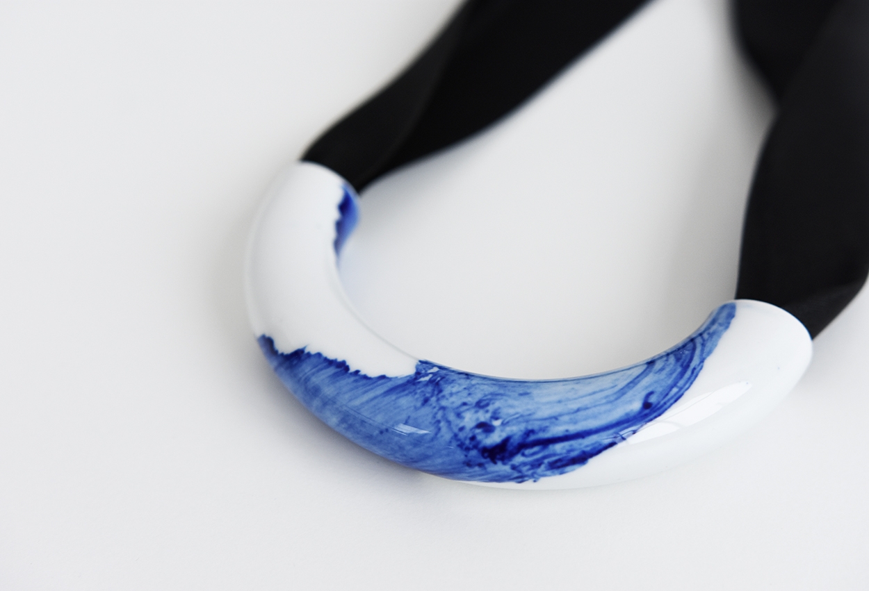 TYFORMY Porcelánový Náhrdelník PŮLKRUH Kobalt