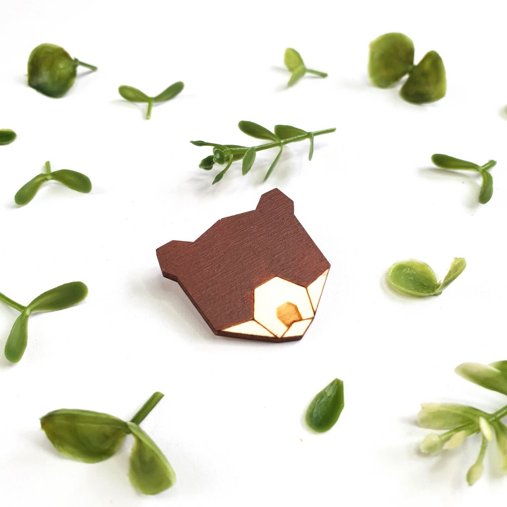 ALIZI.PLAYWOOD Brož Medvěd mini 