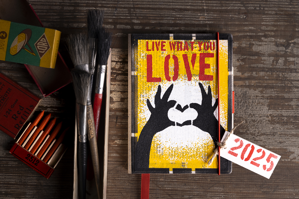 DEAFMESSANGER Diář 2025 Hands Heart