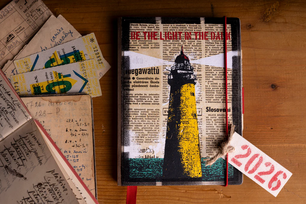 DEAFMESSANGER Diář 2026 Lighthouse