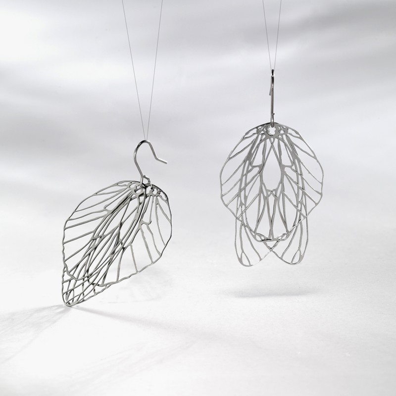 MICHAELA GORCOVÁ Náušnice Bělásek dvě křídla nerez