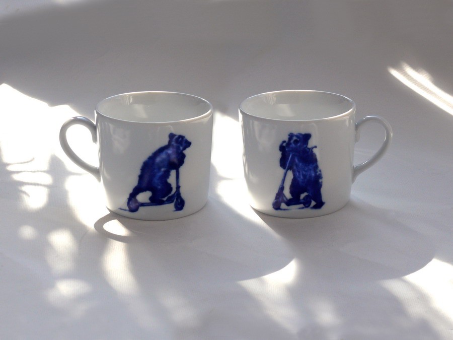 ARTISTKA Hrnek MEDVĚD VPŘED a VZAD