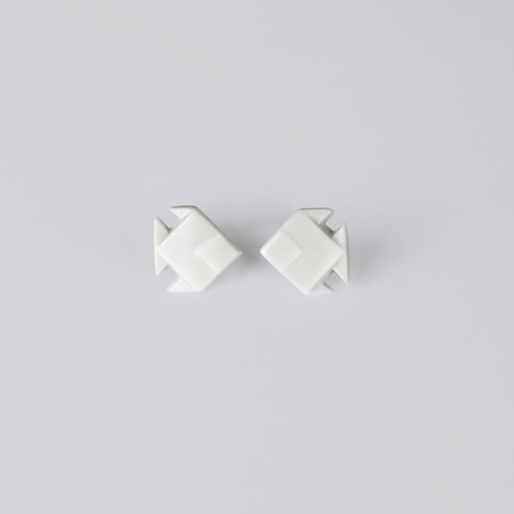 STEHLIK DESIGN Porcelánové náušnice RYBY bílé