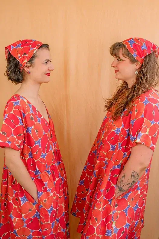 AWACLOTHES Šaty PIROS POPPY