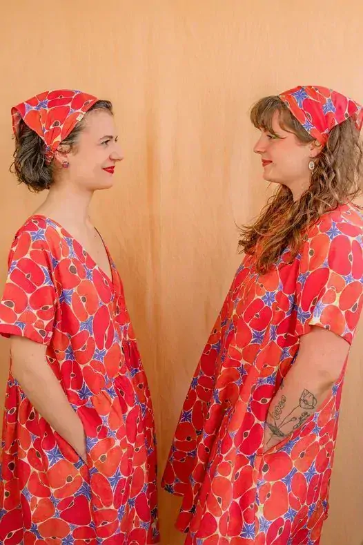 AWACLOTHES Šaty PIROS POPPY