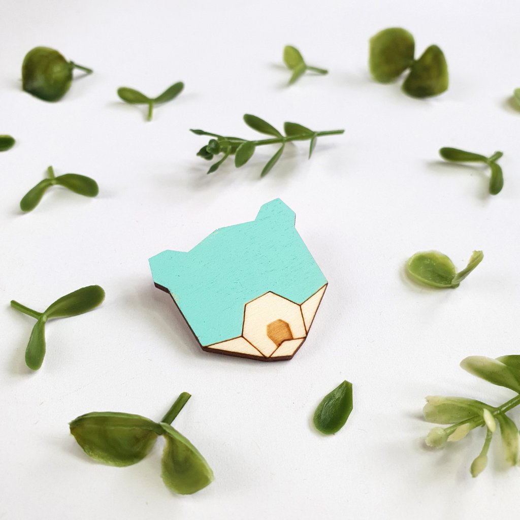 ALIZI.PLAYWOOD Brož Medvěd mini 