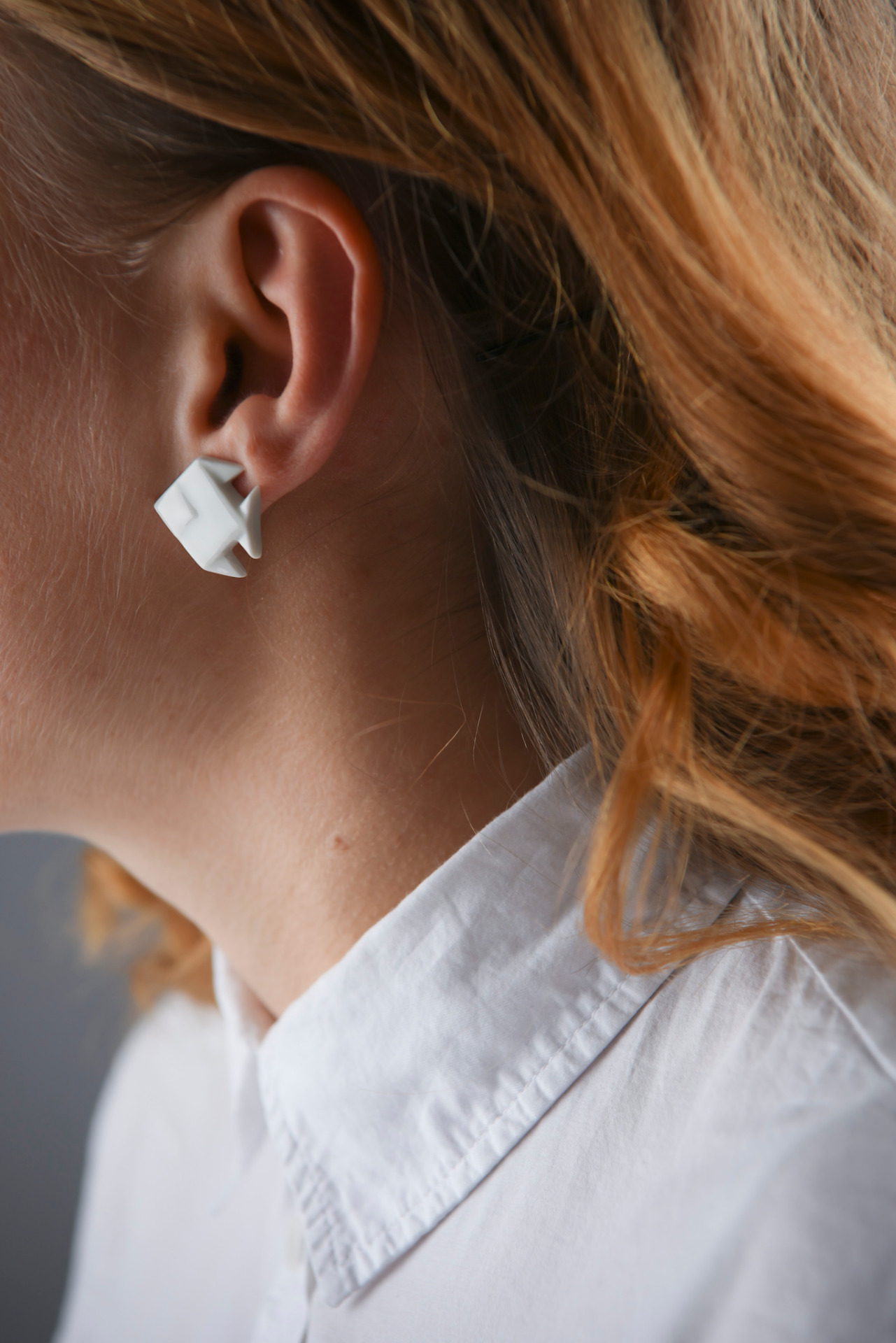 STEHLIK DESIGN Porcelánové náušnice RYBY bílé