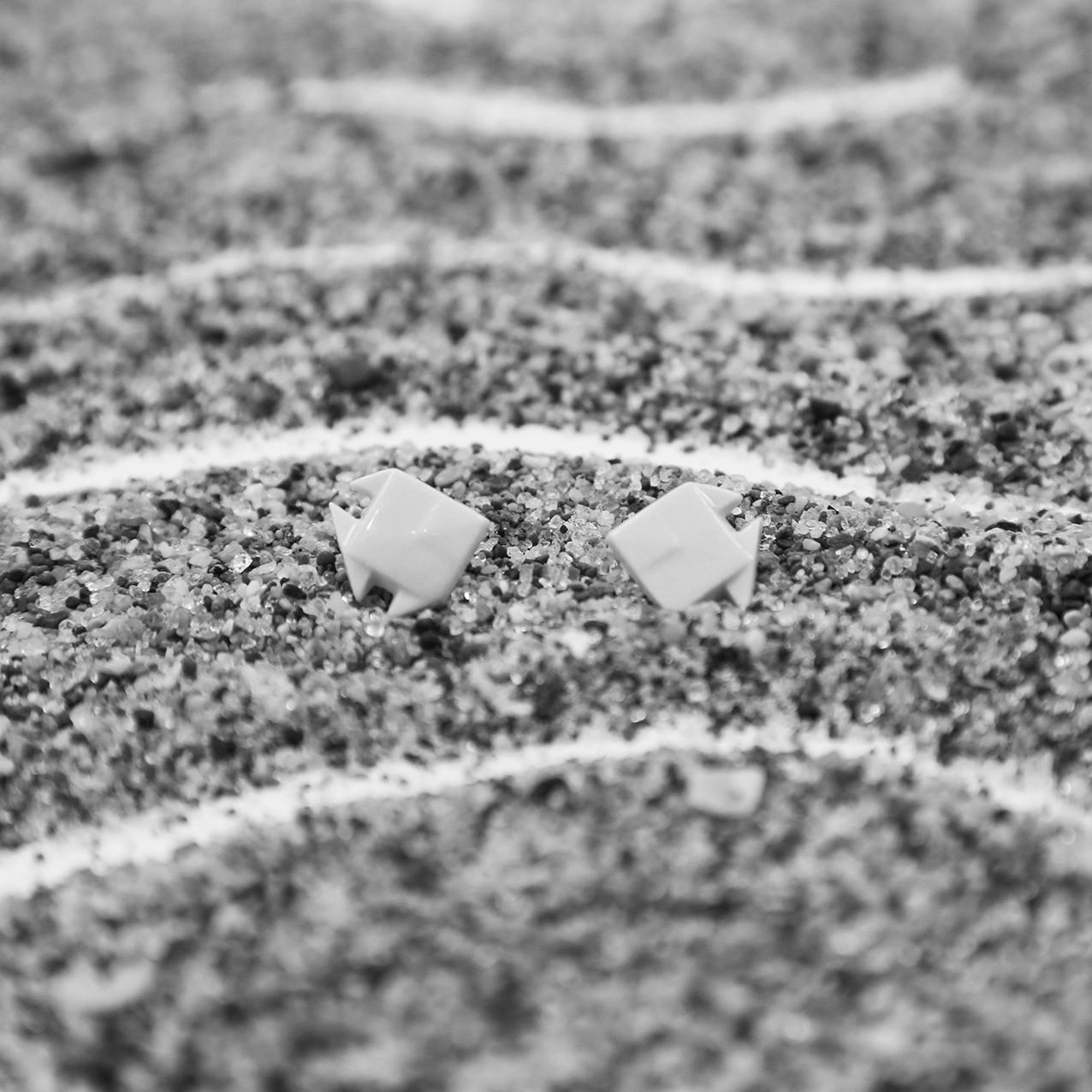 STEHLIK DESIGN Porcelánové náušnice RYBY bílé