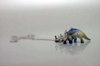 MINKA Náhrdelník Porcelánový Dinosaurus Triceratops