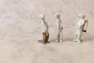 MINKA Porcelánová Brož Surikata