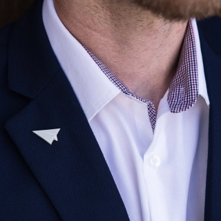 STEHLIK DESIGN Porcelánová brož do klopy ŠIPKA