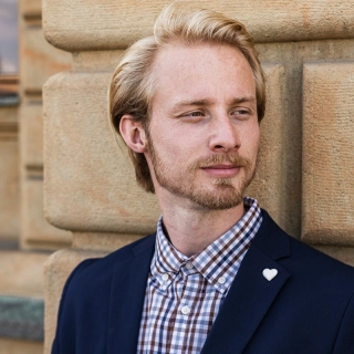 STEHLIK DESIGN Porcelánová brož do klopy SRDCE