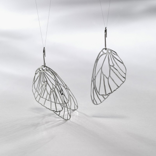 MICHAELA GORCOVÁ Náušnice Bělásek dvě křídla nerez