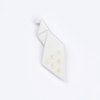 STEHLIK DESIGN Porcelánová brož PÁV pozlacená